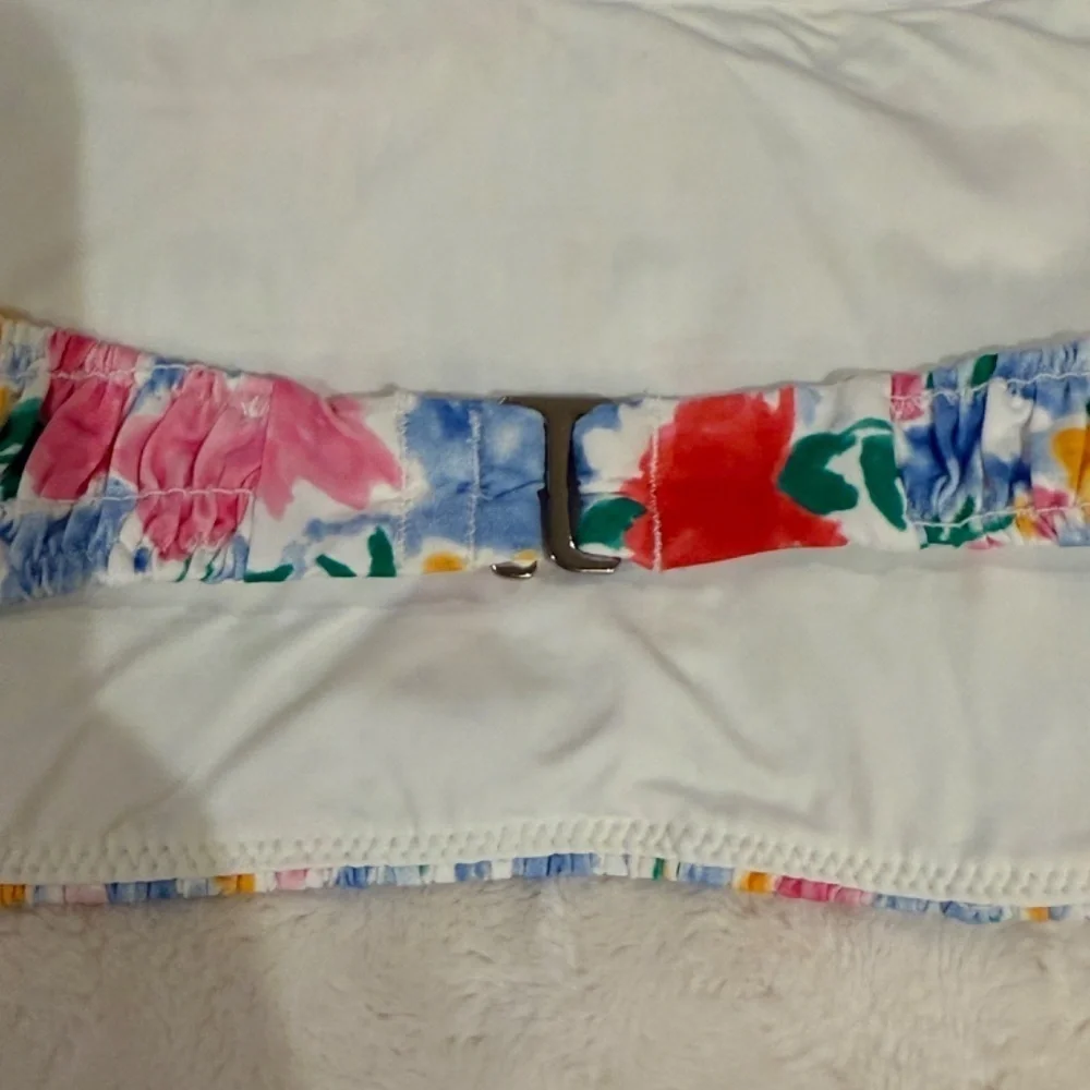 New! Frankie’s Bikinis Rosabella Bandeau Bikini Top Painted Petals 31544